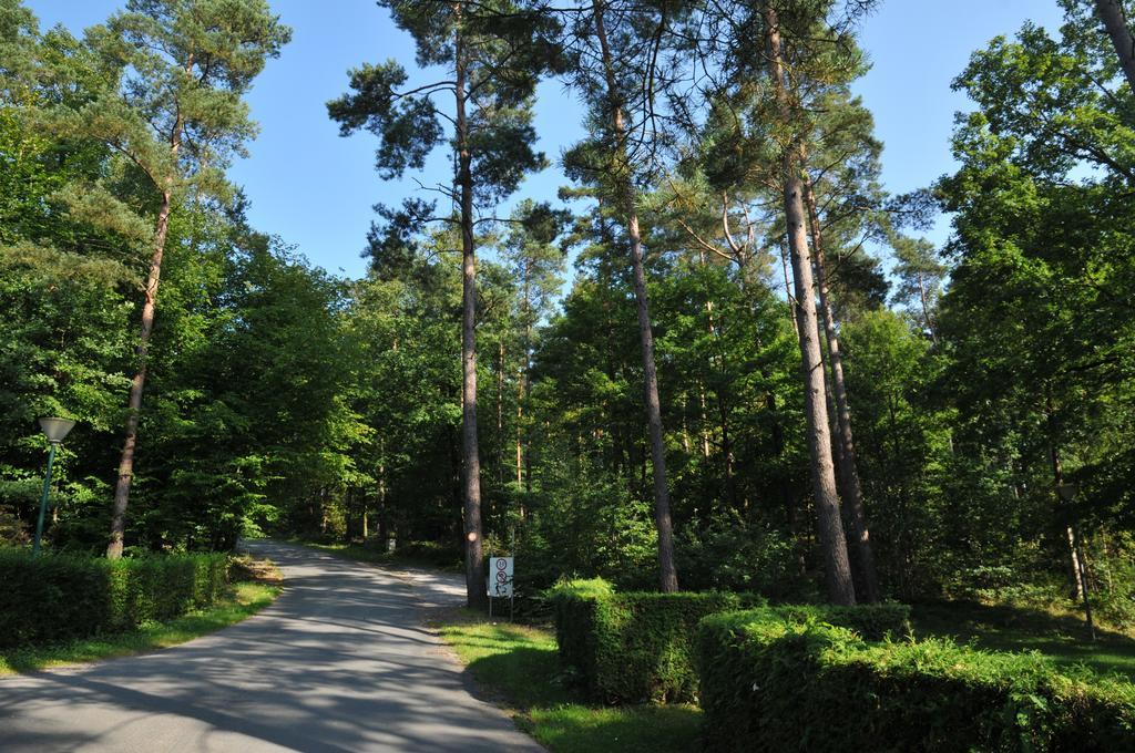 Village De Vacances De Vencimont Vonêche Εξωτερικό φωτογραφία