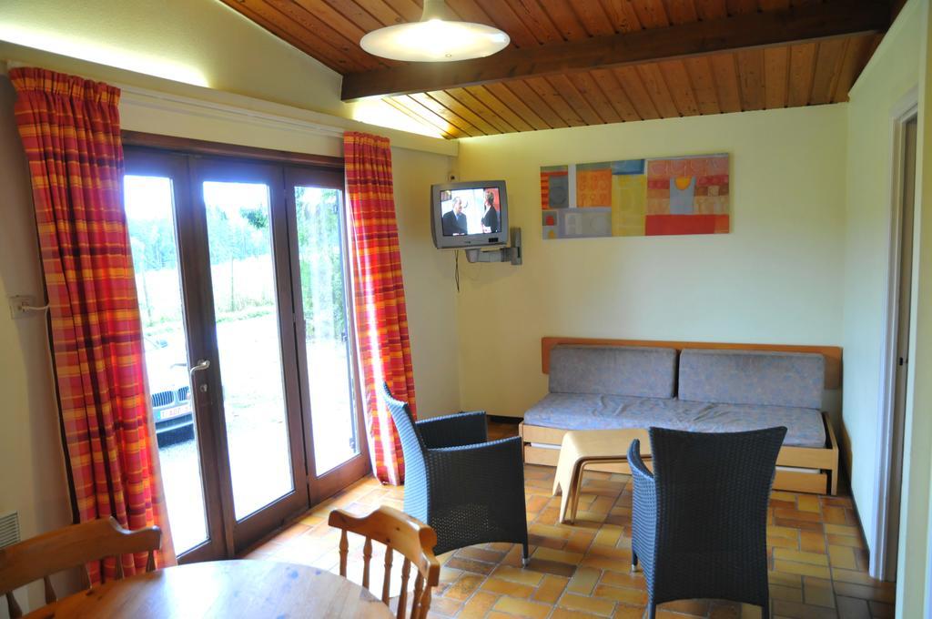 Village De Vacances De Vencimont Vonêche Δωμάτιο φωτογραφία