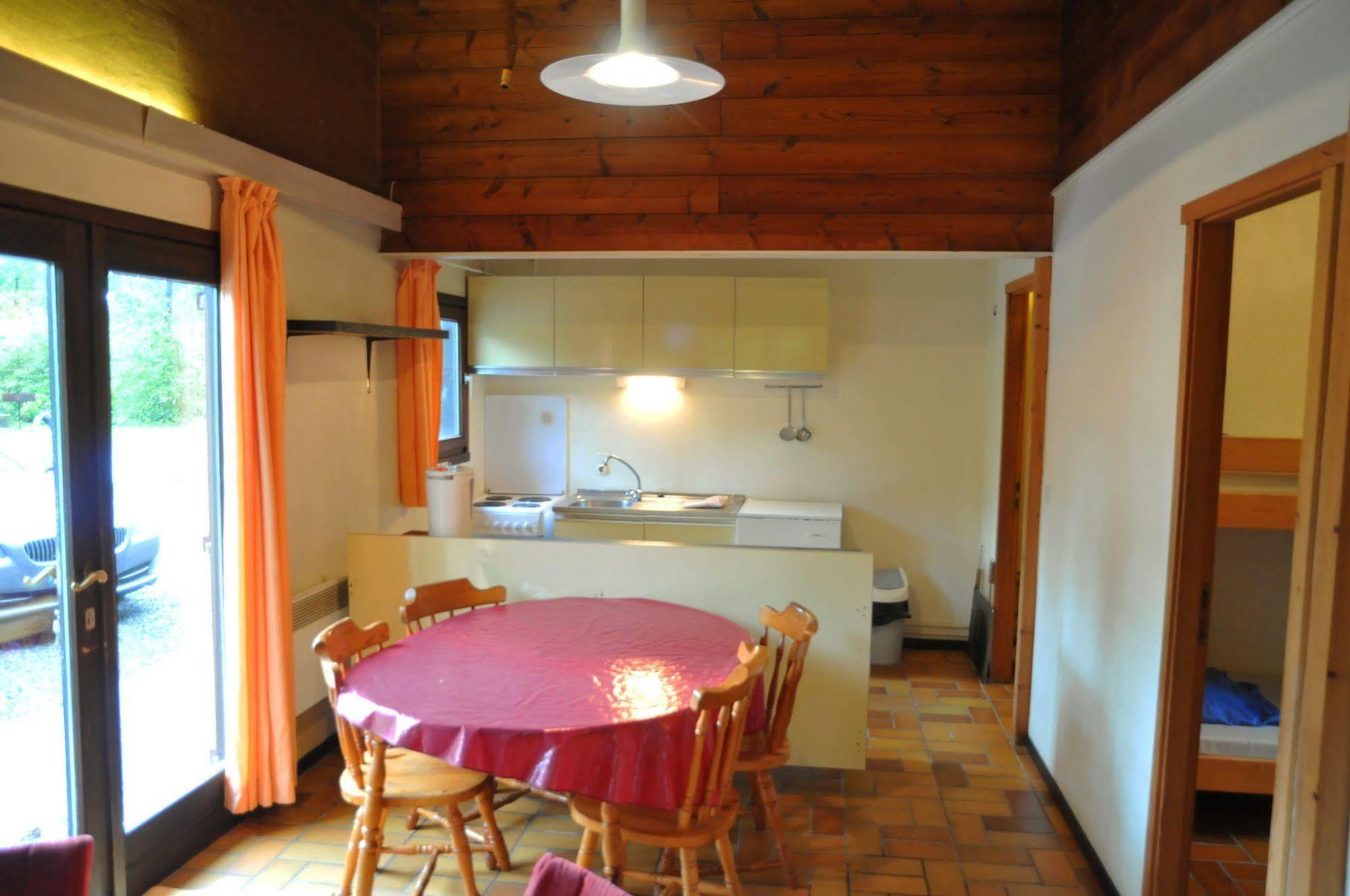 Village De Vacances De Vencimont Vonêche Εξωτερικό φωτογραφία